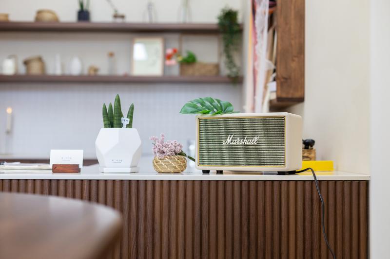 温暖氛围的 9 坪花信号咖啡厅设计-14