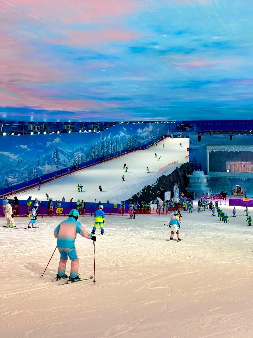 谁说滑雪只能冬天？华中首座城市中心室内滑雪场，四季都能嗨翻天！-13
