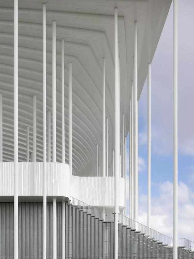 细柱顶起苍穹，优雅体育场馆和火爆赛事的火花-8