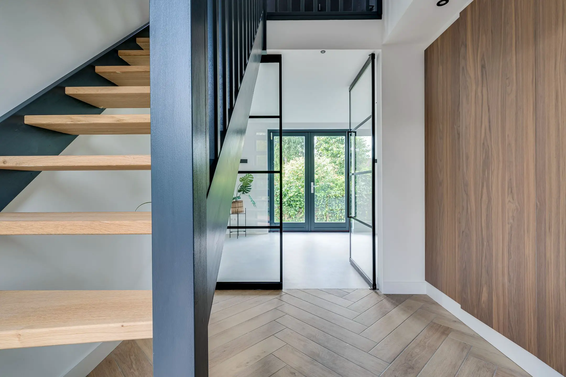 荷兰自然风格明亮当代住宅设计-14