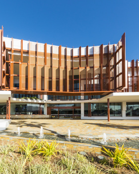 Cairns Performing Arts Centre / Cox Architecture + CA Architects