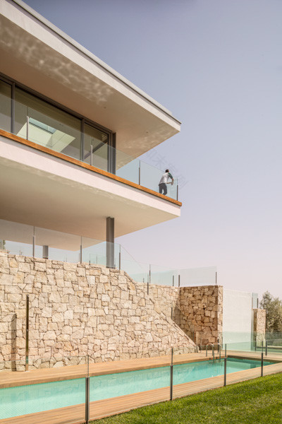 历史与自然相融的西班牙别墅设计-28