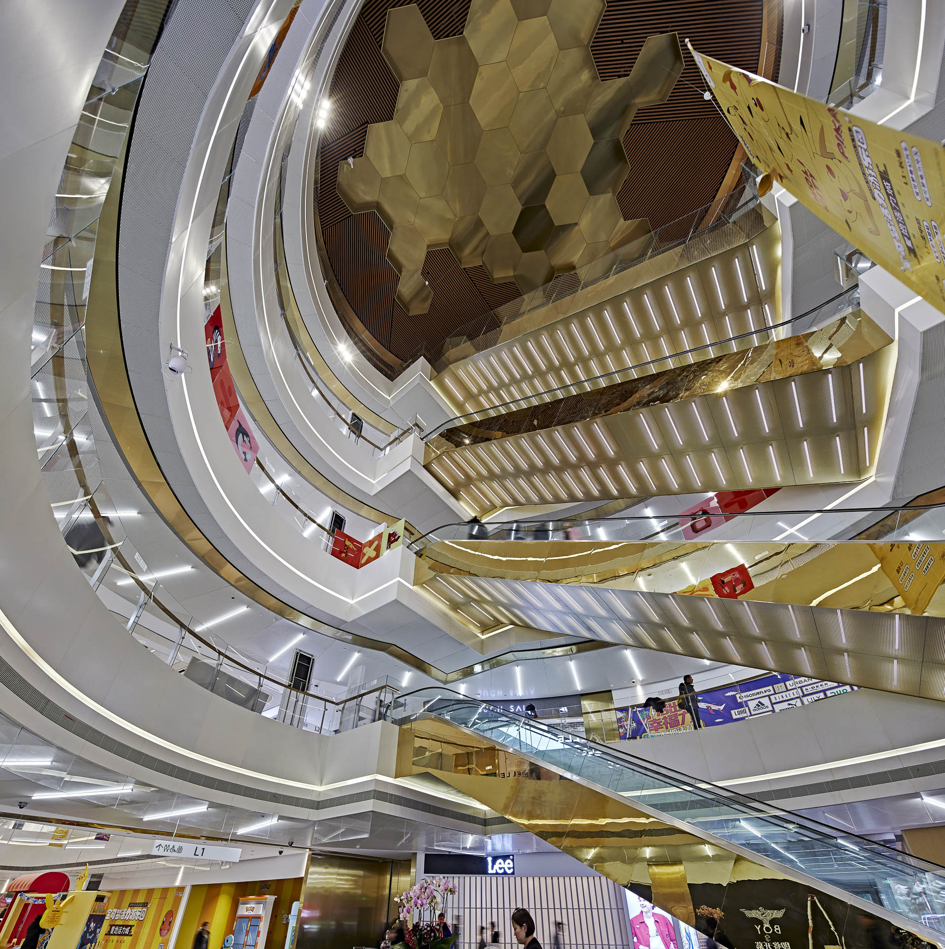 上海 WoliCity 购物商场——CLOU 建筑事务所打造三维几何艺术空间-10