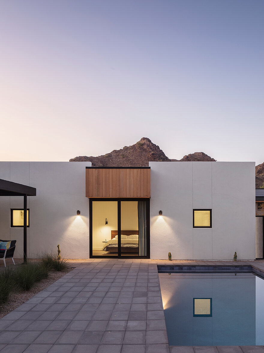 Pleats House in the Foothills of the Phoenix Mountain Preserve-22