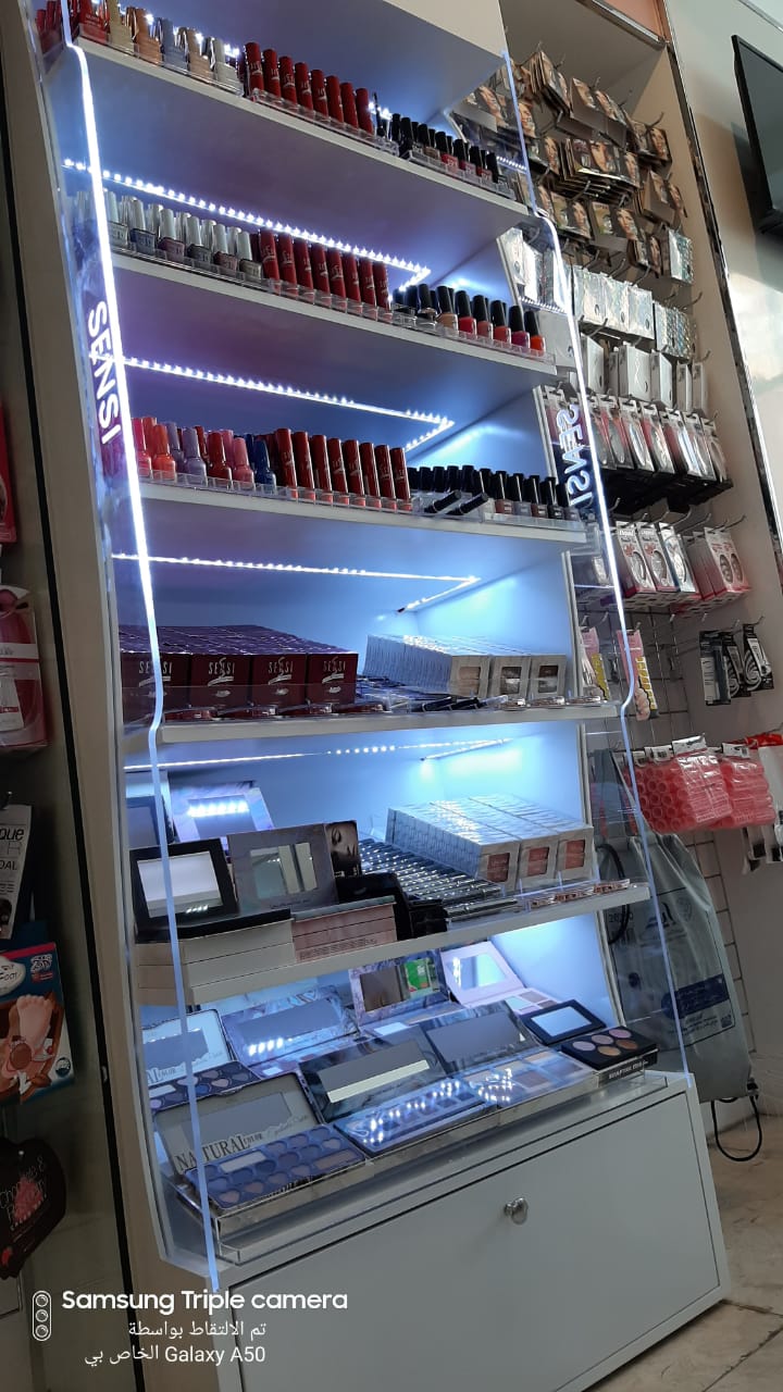 Sensi display stand and production-1