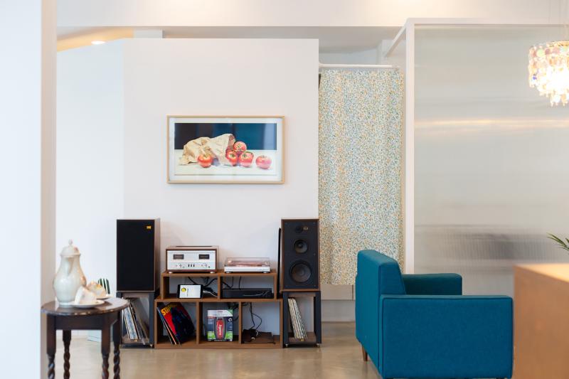 极简黑白风，打造精致理发店空间-10