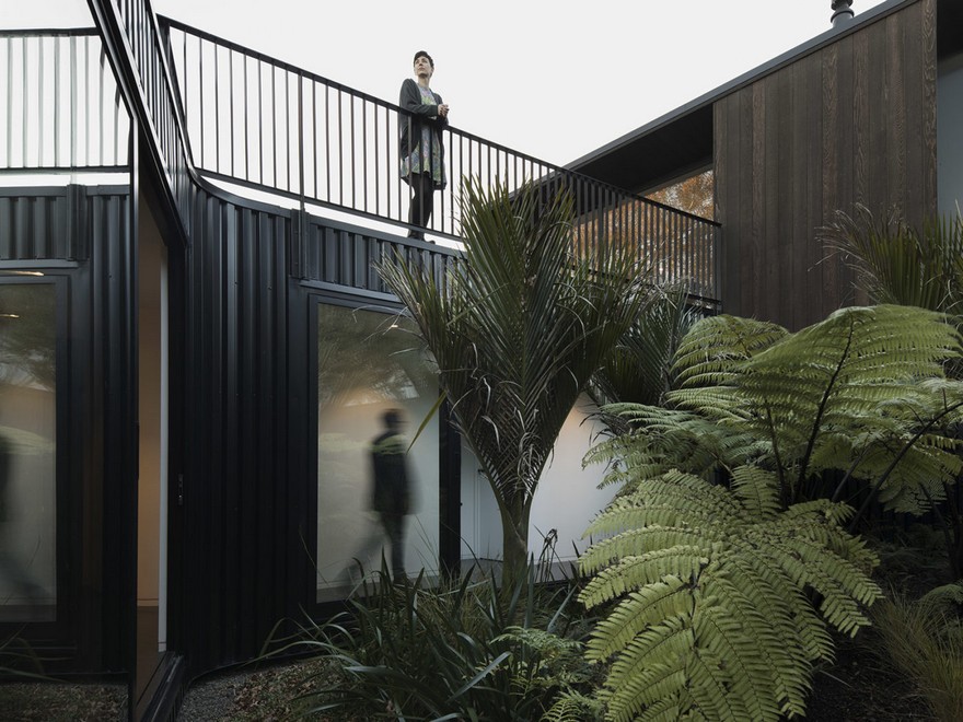 Modern Steel-Framed Home With Extensive Views Over Auckland-25