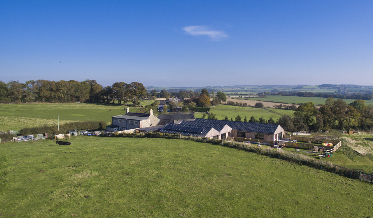 草地上的托儿所,英国 / MailenDesign-49