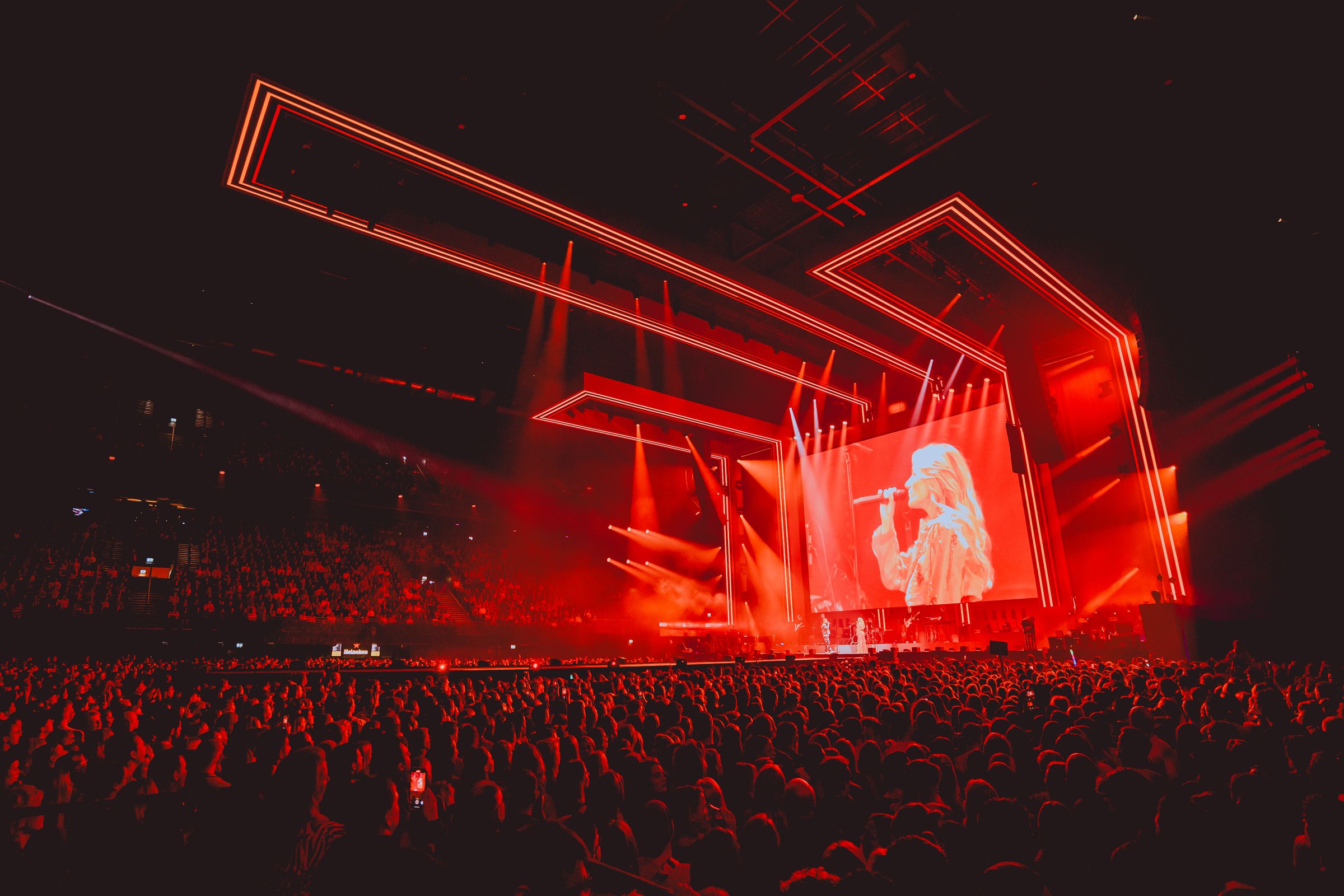 Stage design, showdirection & graphics - Suzan & Freek-3