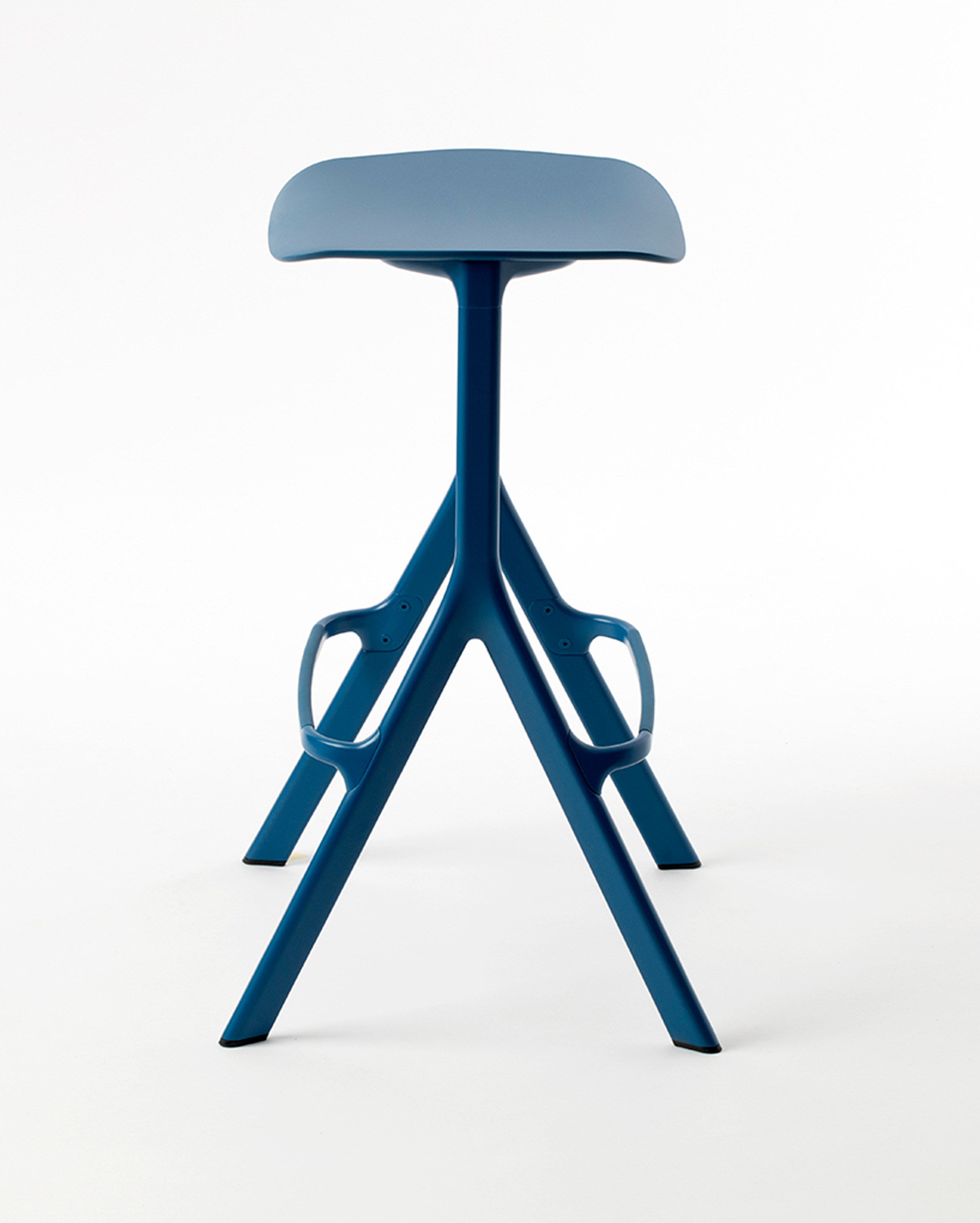 Benjamin Hubert uses recycled aluminium, wood and nylon to create Axyl furniture-9