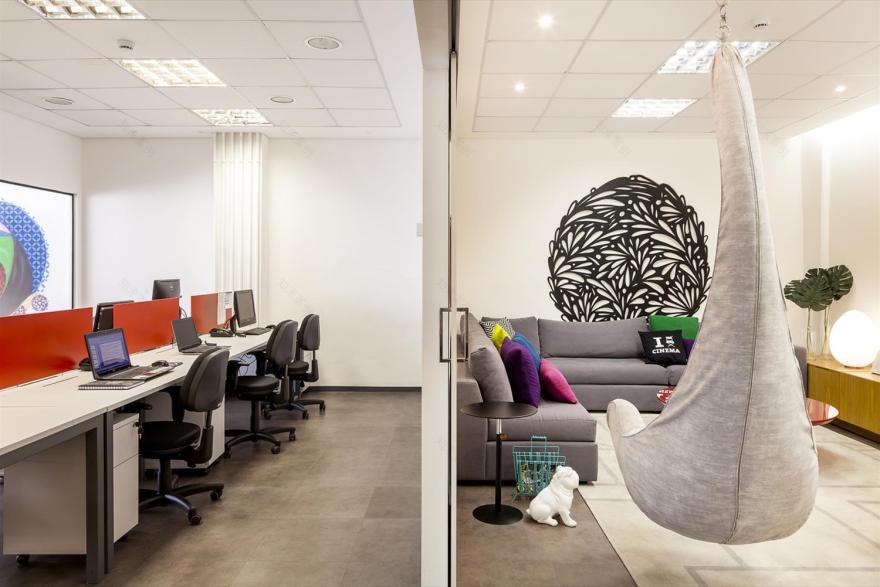 炫彩玻璃构筑的 445 平米办公空间-3