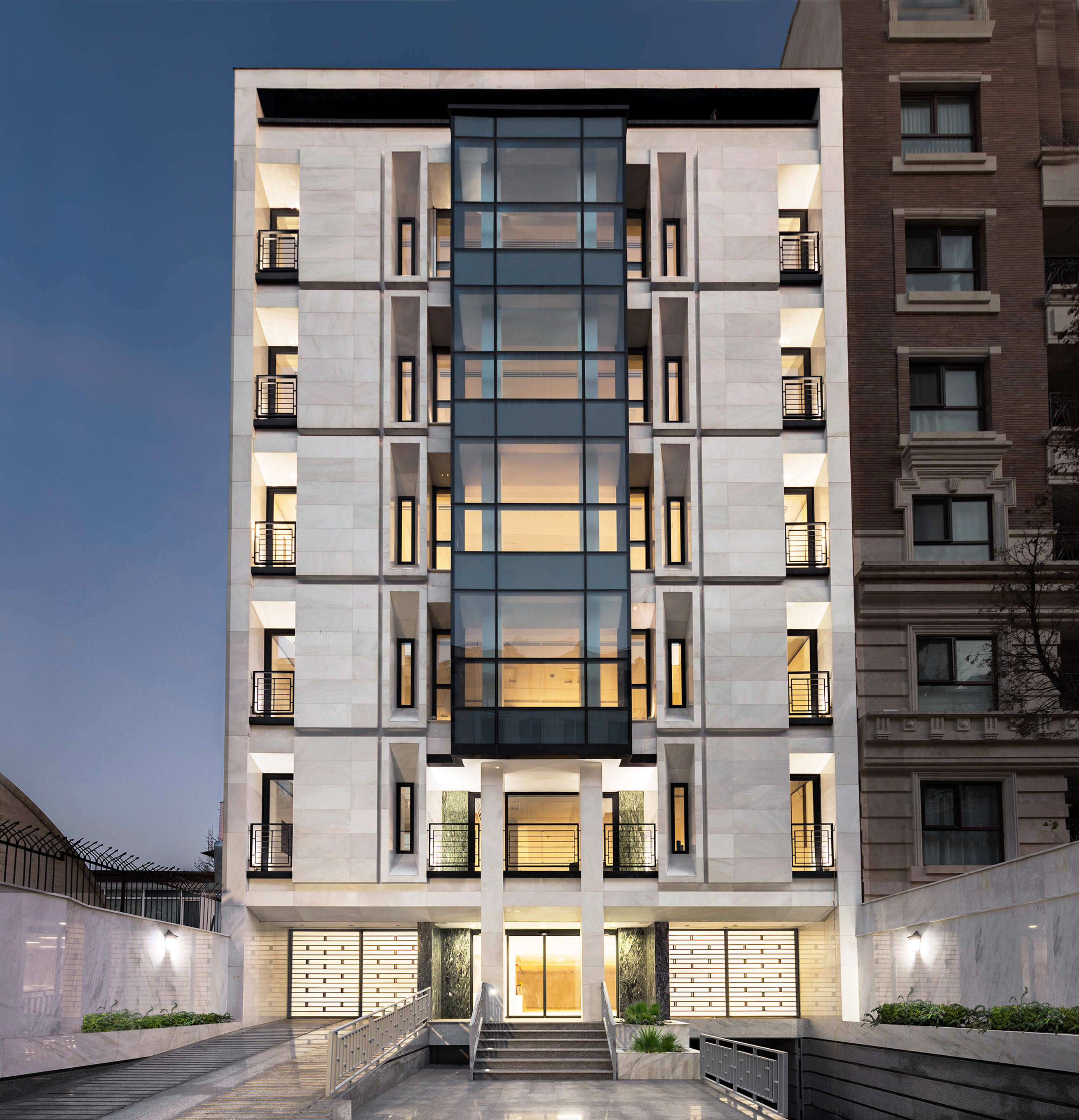 《Mehrkanaz Office Building | AsNow Design》灵活空间,光影交错-7