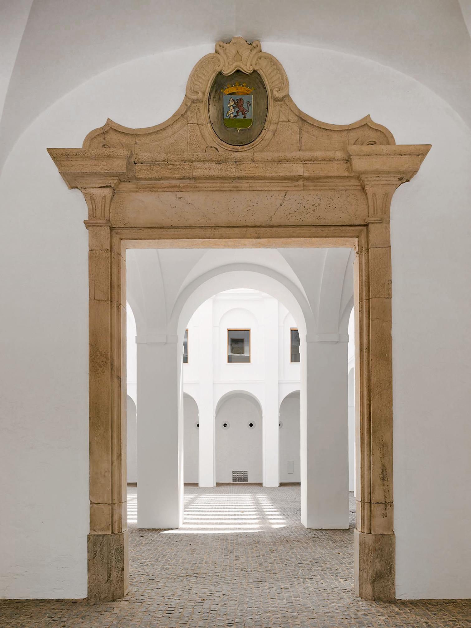 巴达霍斯省立医院改造 | 历史与现代共融的公共空间-14