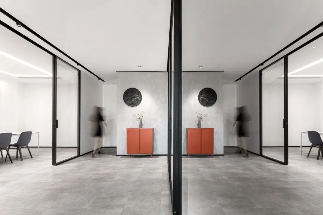 极简黑白灰的现代艺术办公空间丨中国中山丨君儿空间设计-14