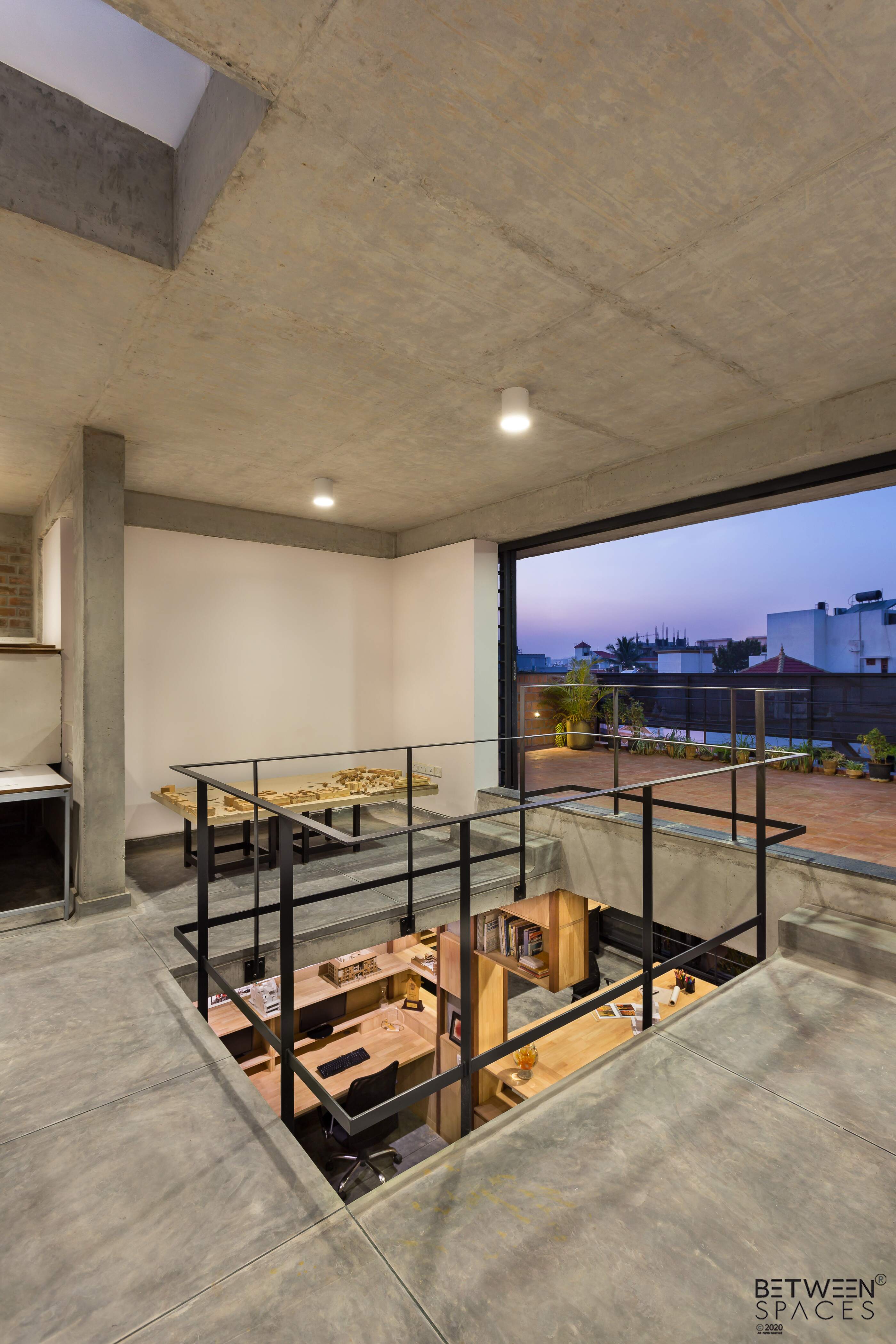 融入城市景观的简约办公空间设计-21