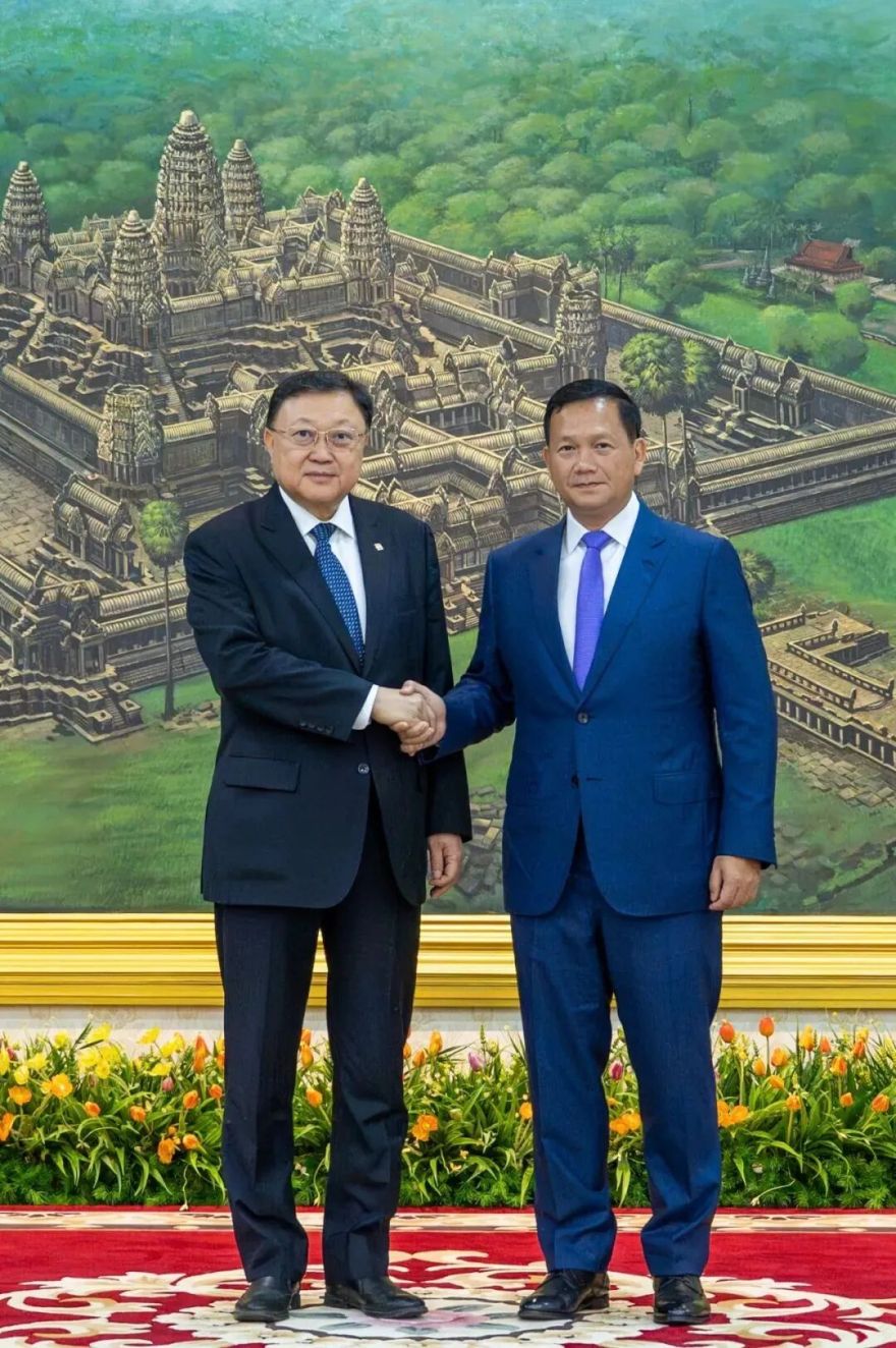 中交集团主要领导拜会柬埔寨首相洪玛奈并见证签约柬埔寨扶南德崇综合水利工程项目-2