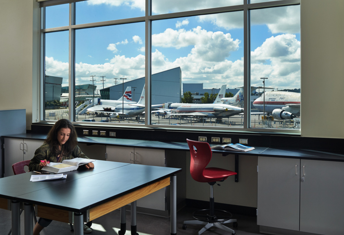 雷斯贝克航空高中-33