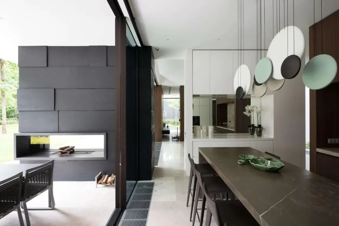 莫斯科郊区别墅，极简美学与自然融合的典范-42