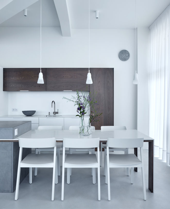 旧厂房改造的极简风格住宅公寓  Klara Valova SMLXL studio-9