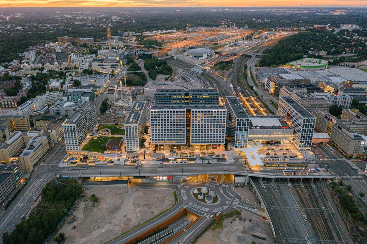 芬兰赫尔辛基 Tripla 购物中心绿色景观设计-16