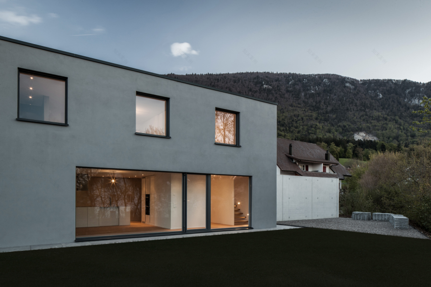 瑞士农村四口之家住宅,灵活居住空间与自然美景相融合-9