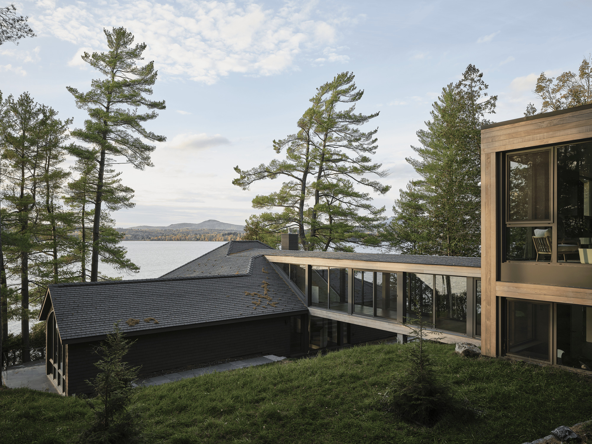 角屋；尖点之屋（注：Pointe在不同语境可能有角、尖端等意思，这里Maison de la Pointe直译为角之屋或尖端之屋，角屋表述相对简洁顺口，尖点之屋更体现原意，可根据具体背景选择） 丨加拿大丨YH2 Architecture-28