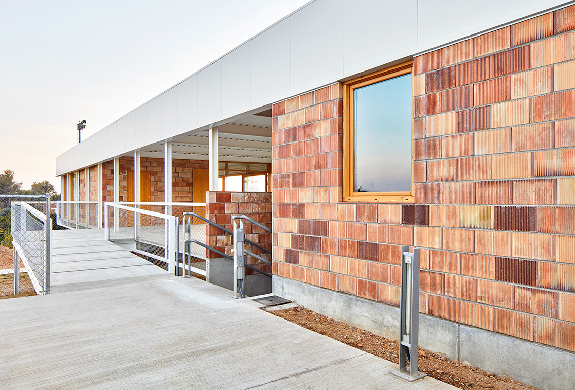 Matadepera球场观赛台，市政体育设施的支持性空间 / BAMMP Arquitectes-14