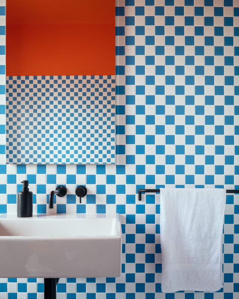 色彩斑斓的“山景房” · 英国伦敦的现代家庭住宅设计丨CAN-47