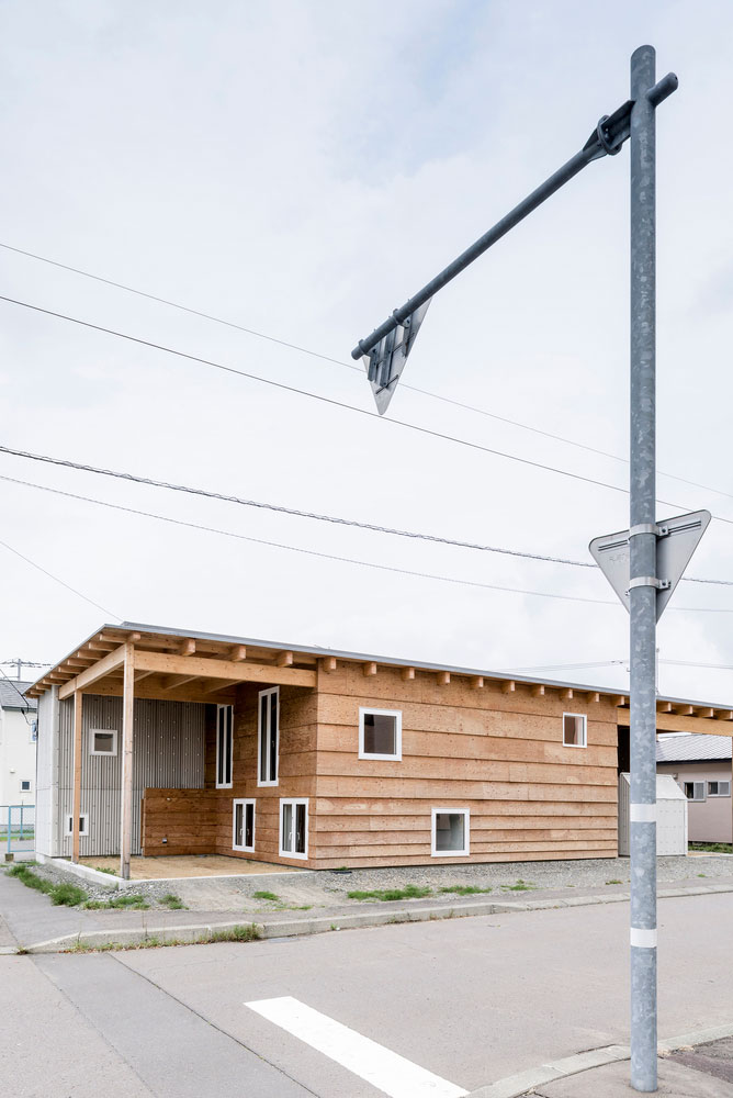 日本 Tomakomai 原木居所,打造现代生活空间-12
