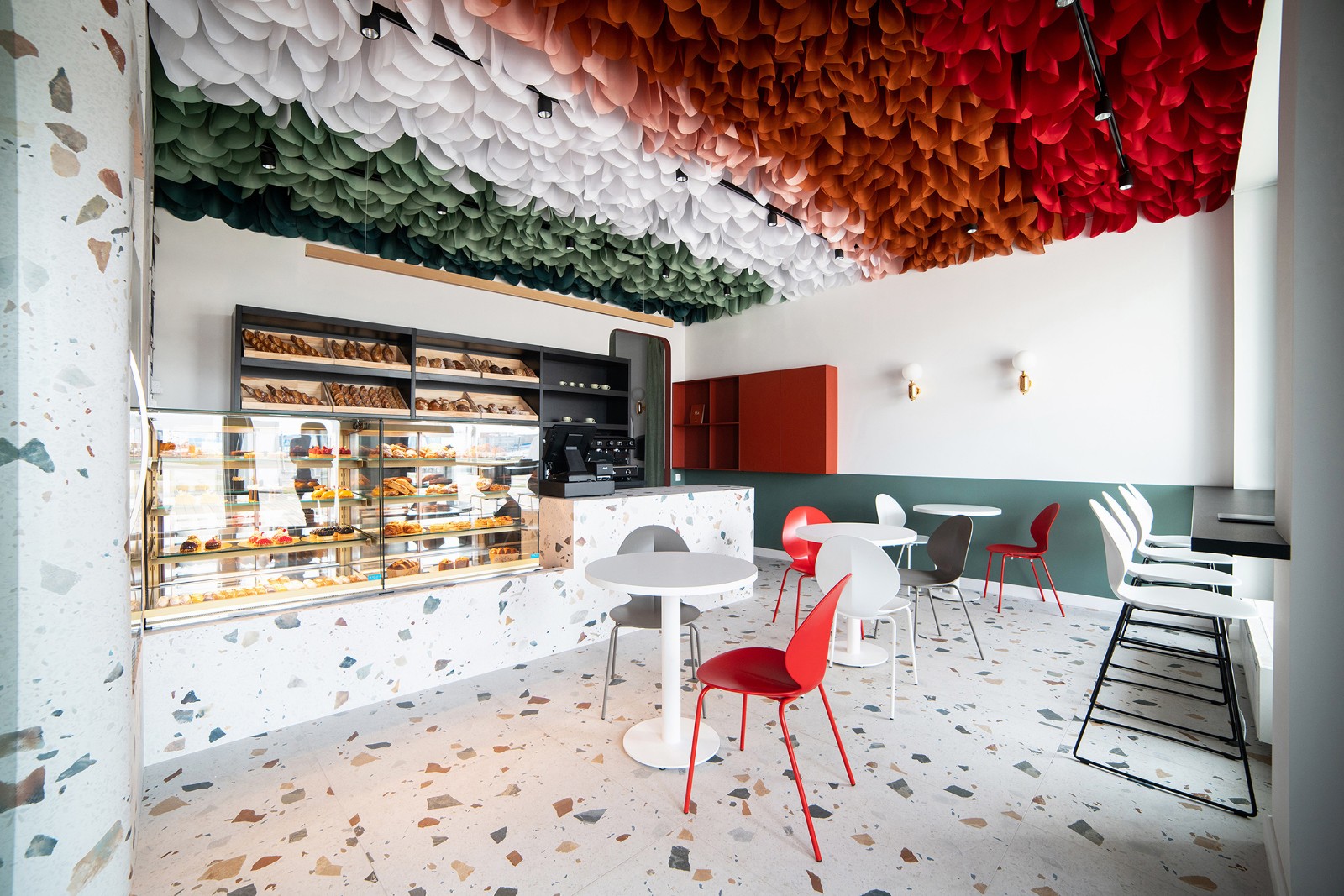 "Brioche Borovaya"甜品店 | 花朵元素营造满分甜蜜氛围-0