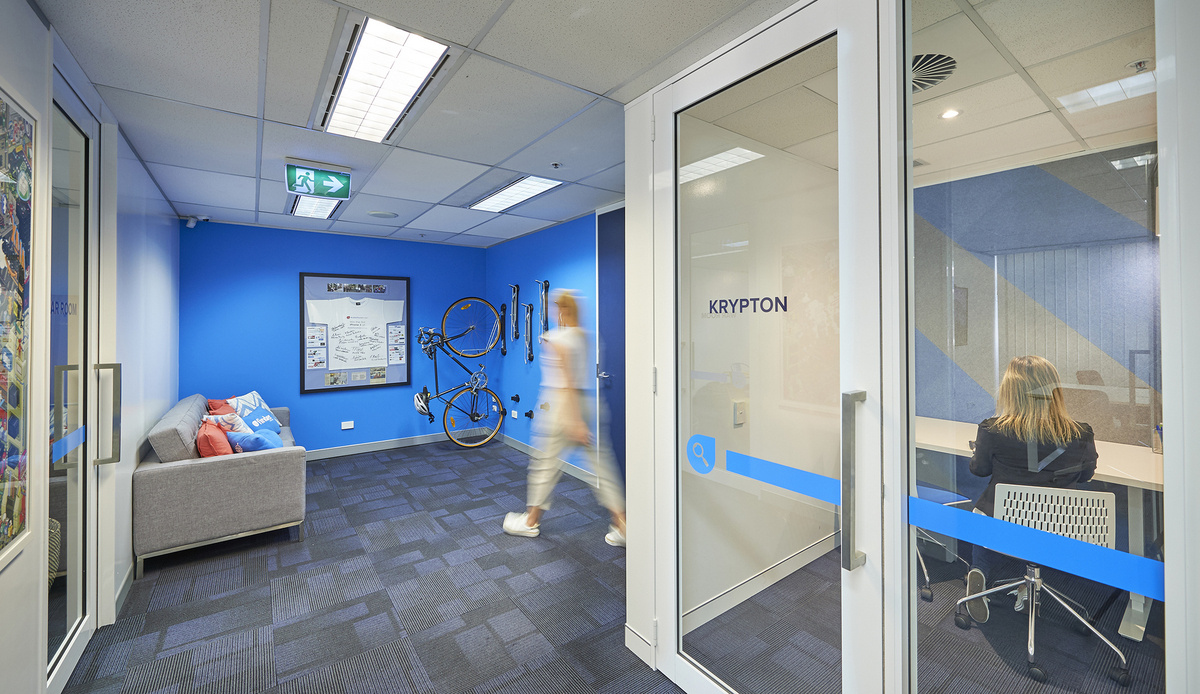 悉尼 Finder.com.au 太空主题办公室-13