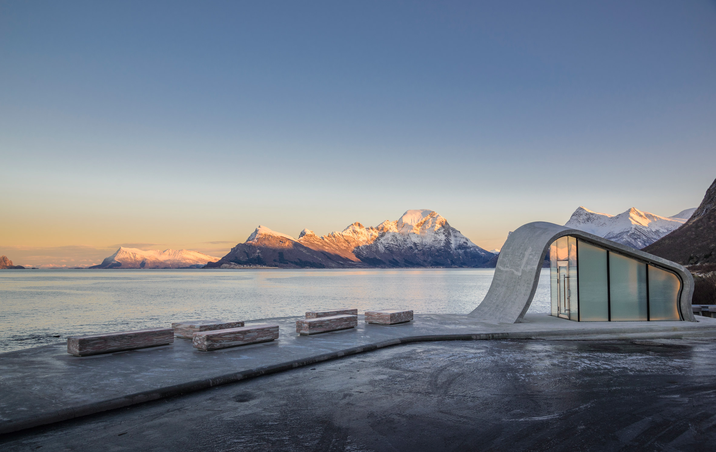 HZA adds wave-shaped toilet facility to scenic Norwegian lay-by-3
