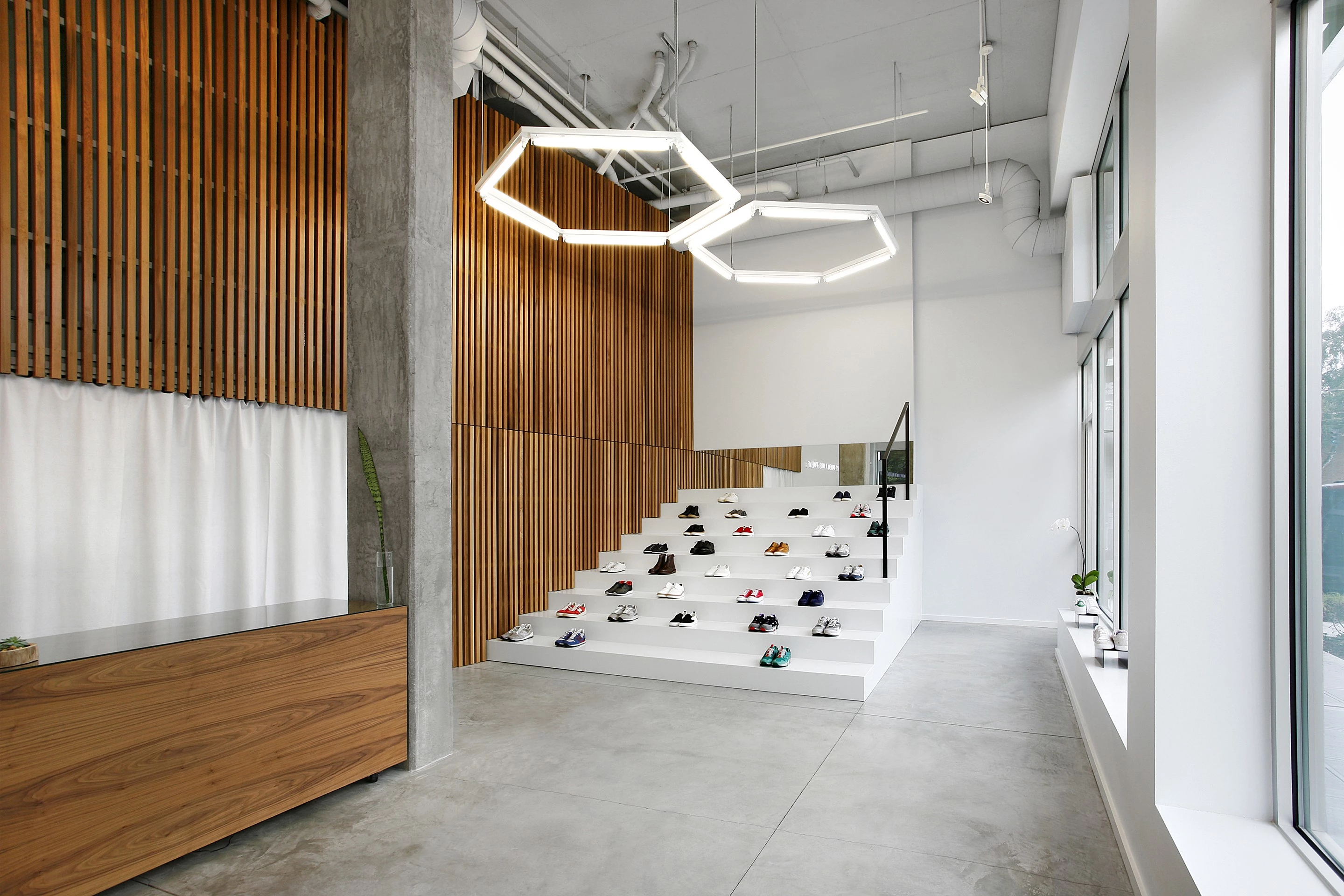 潮流先锋 | Seattle 的 Likelihood 鞋店设计-7