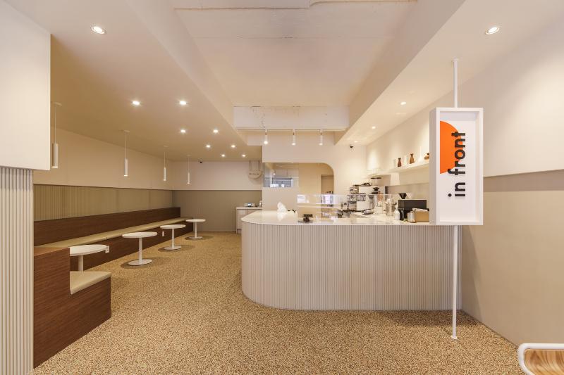 二十平米打造简约清新咖啡空间-2