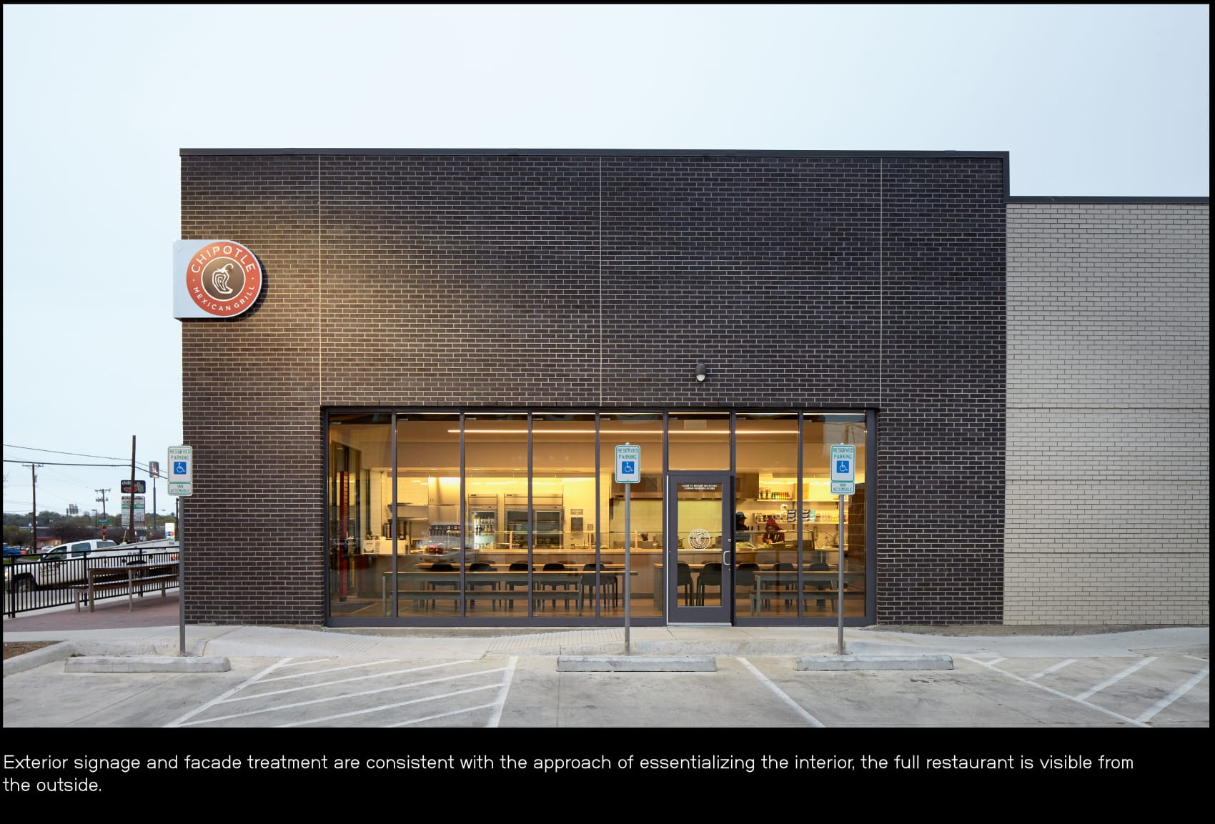 墨式烧烤3.0原型店

注：Chipotle常见指美国连锁餐饮品牌Chipotle Mexican Grill，一般译为墨式烧烤 这里根据语境推测Prototypes可理解为原型店  丨美国堪萨斯丨El Dorado-34