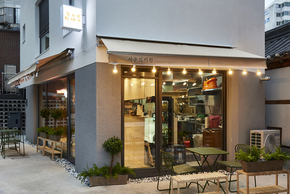 首尔 10 坪个性咖啡厅，打造休闲氛围-2