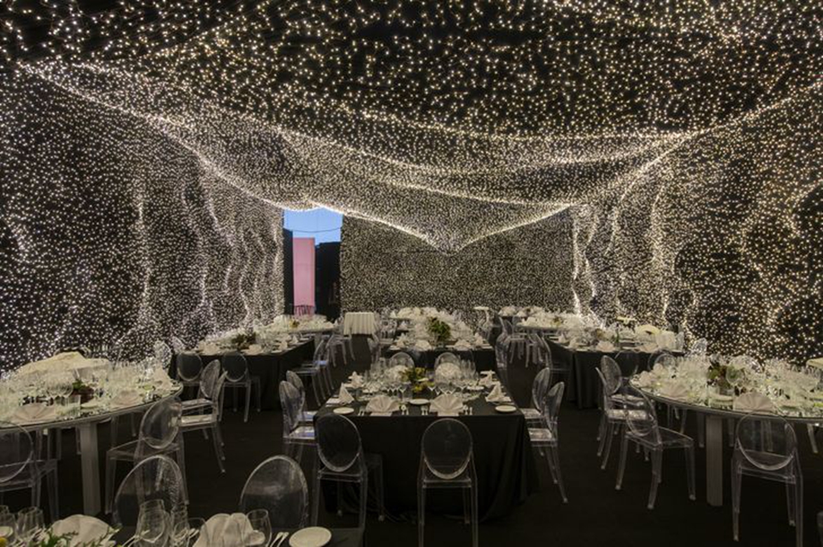 《星际穿越》餐厅 | 25 万灯泡营造浪漫星空-9