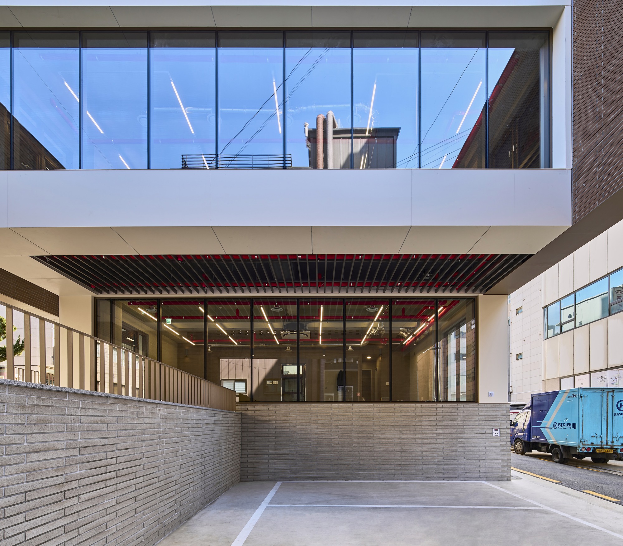 Seocho Staircase Neighborhood Living Facilities / mlnp architects-32