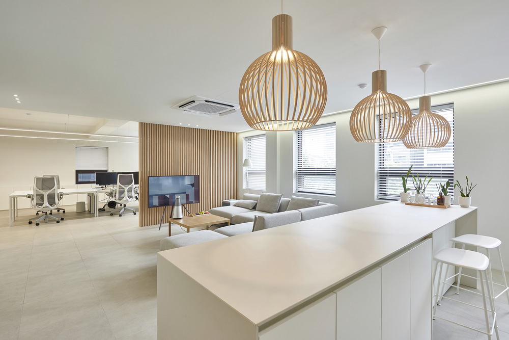 白色与木色，打造高级办公室空间-14