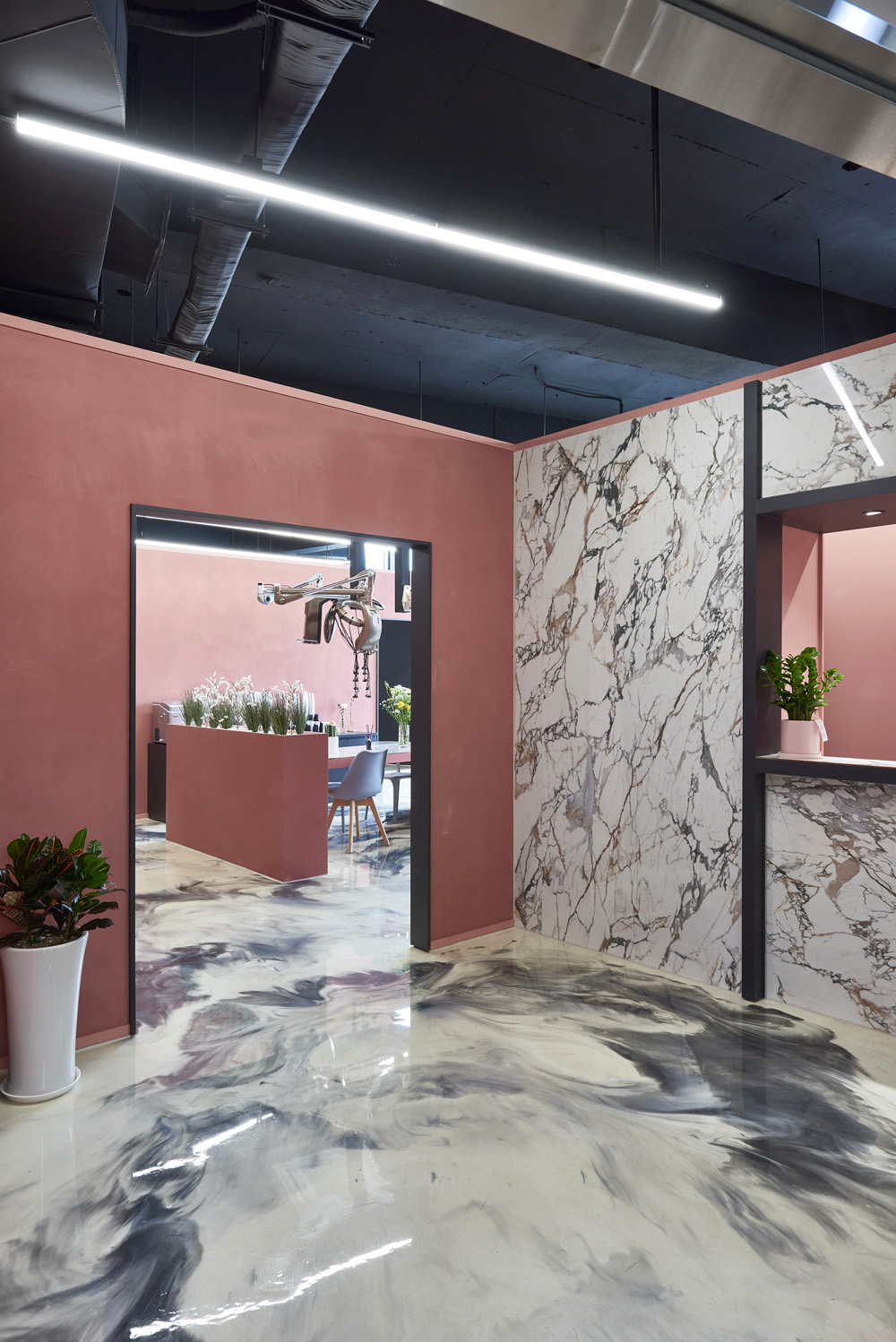 简约 30 坪美容室，黑粉撞色诠释精致品味-16