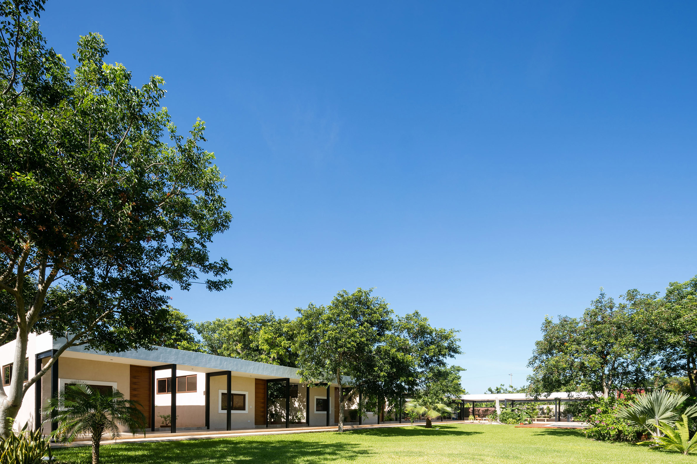 Steel colonnades create sheltered outdoor spaces at Mexican hacienda-2
