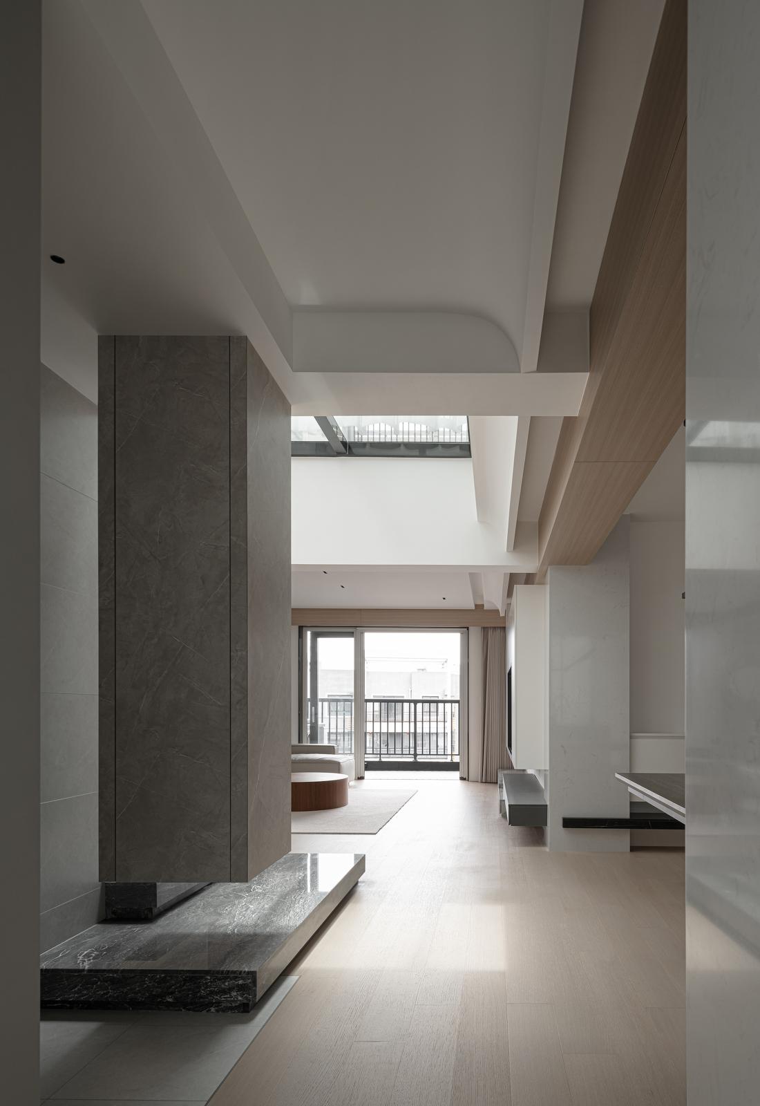 光线与空间的完美融合 · 顶楼平层住宅的创新设计-53