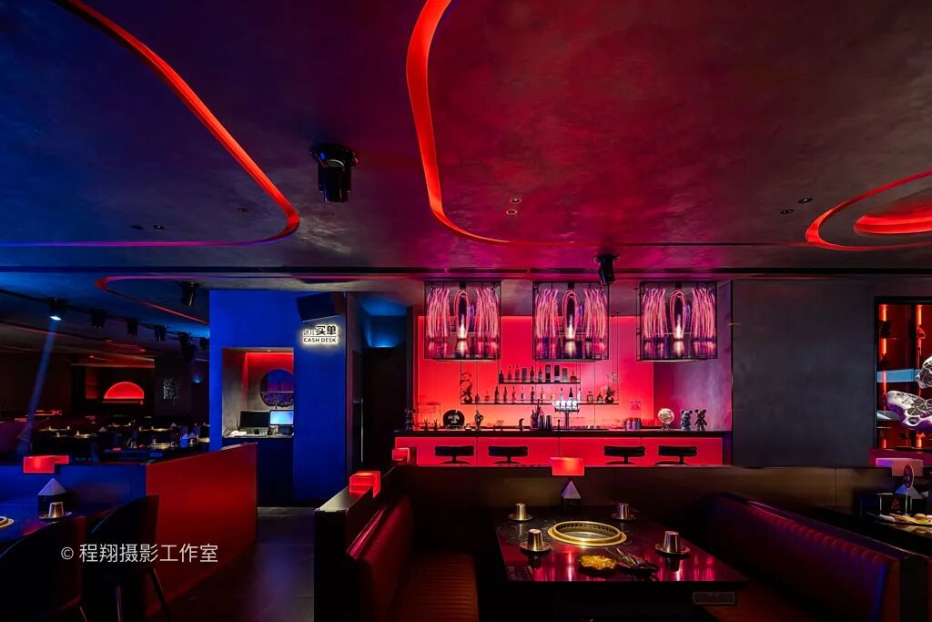 邂逅极光大漠畅享美食美酒｜海底捞旗下餐厅焰请烤肉铺子实景拍摄案例分享-22