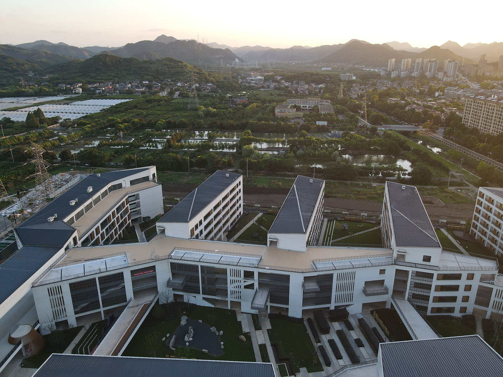 绿谷校园 · 杭州中泰中学建筑设计丨中国杭州丨LZGC量子构城设计事务所,浙江建院建筑规划设计院-10