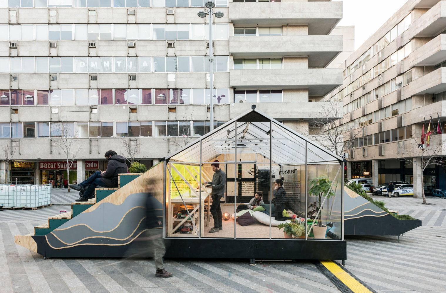 马德里“月光山”公共空间装置-38