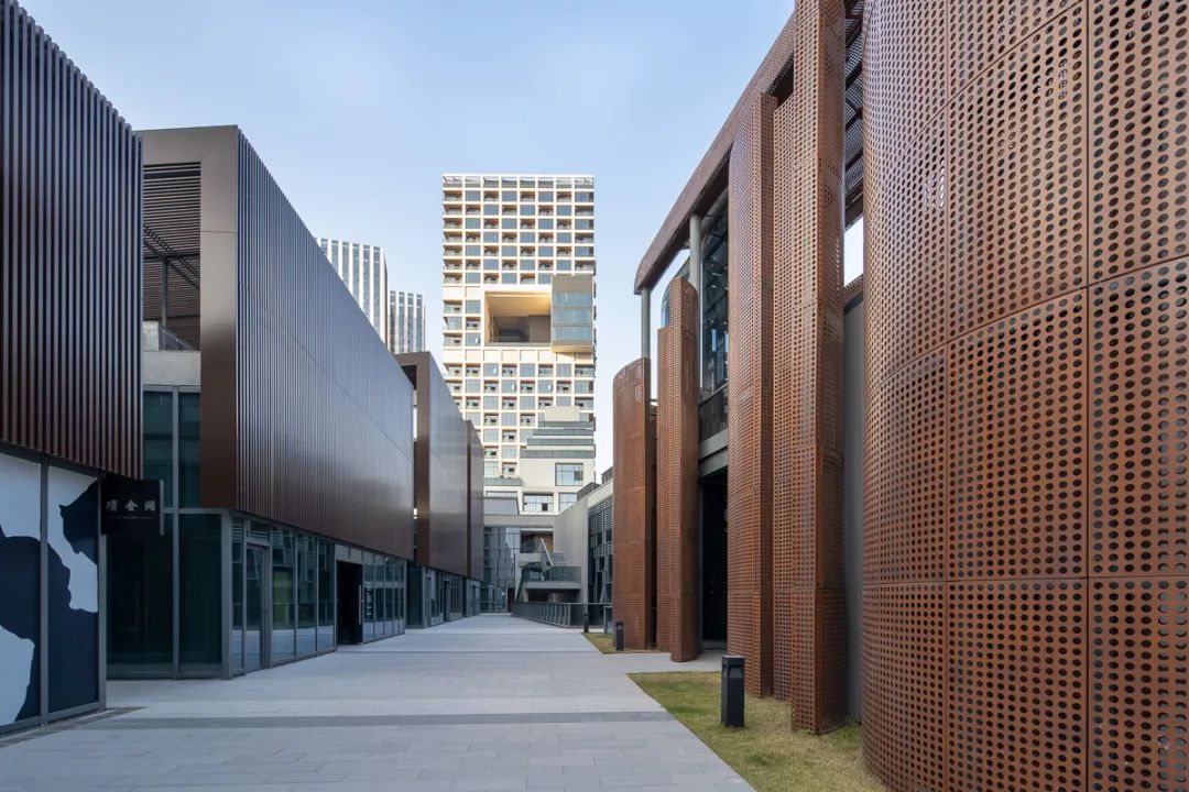 神秘艺术小镇 | 契里柯街道与杜尚楼梯的对话-43