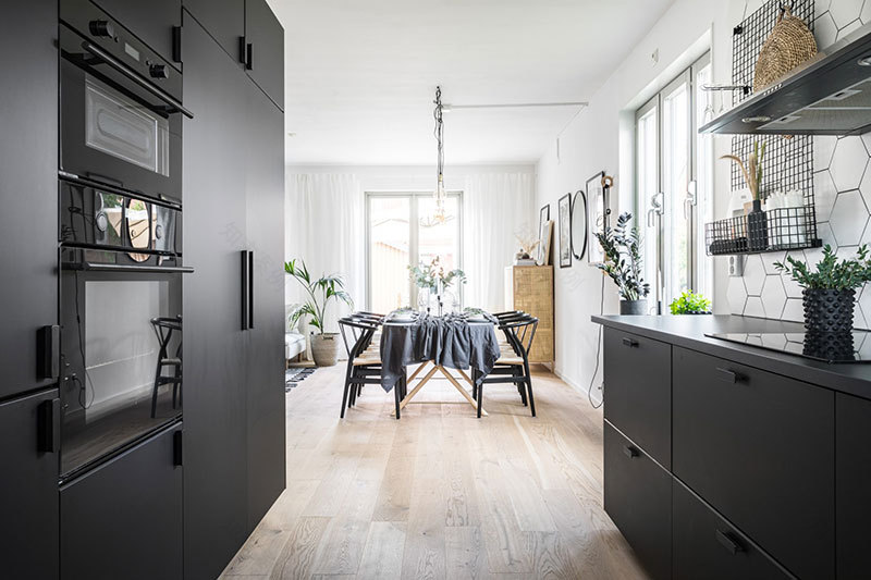 瑞典乡村极简风格小屋,城市与自然的完美结合-25