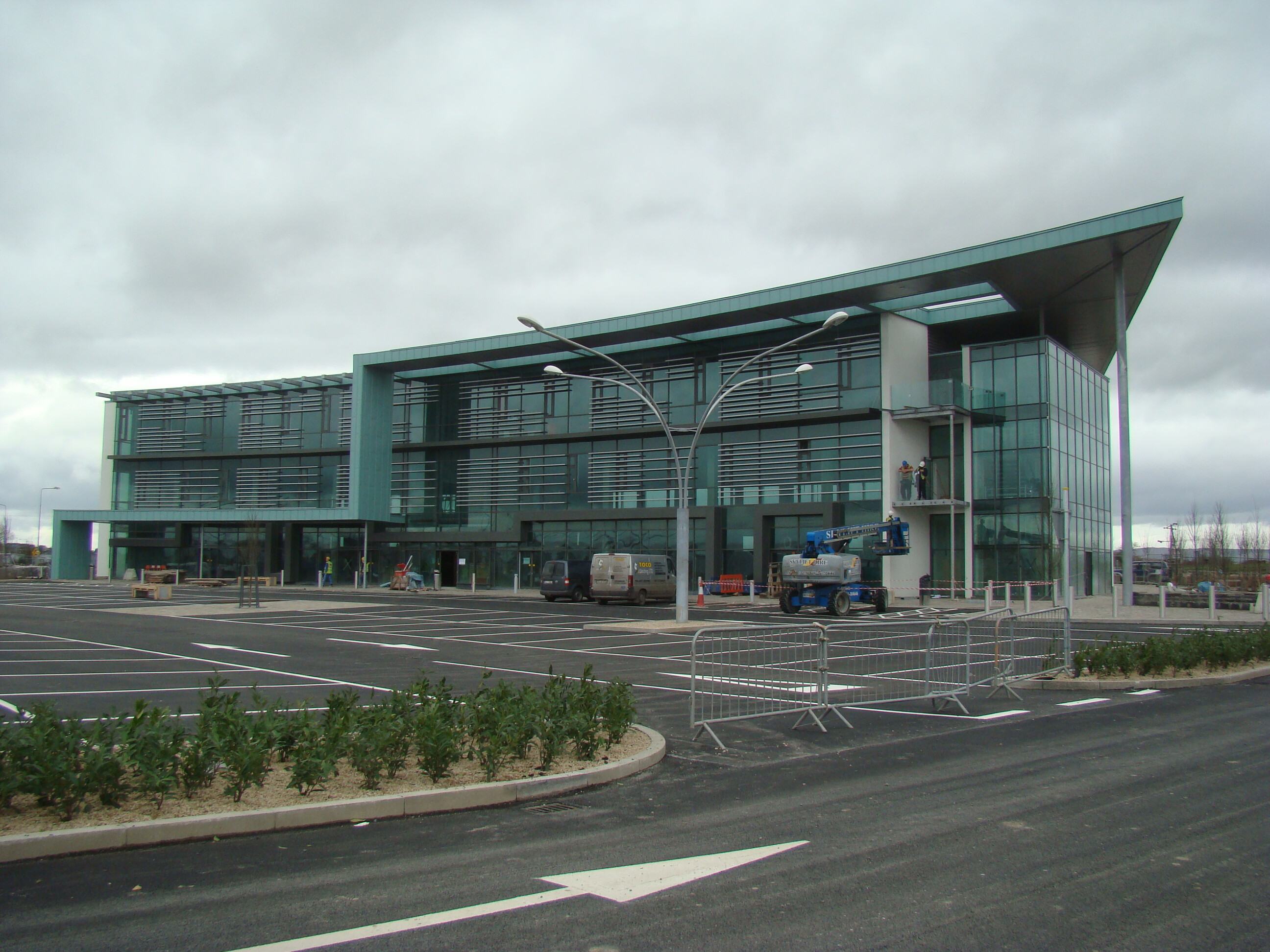 爱尔兰利默里克多功能医疗中心设计-11