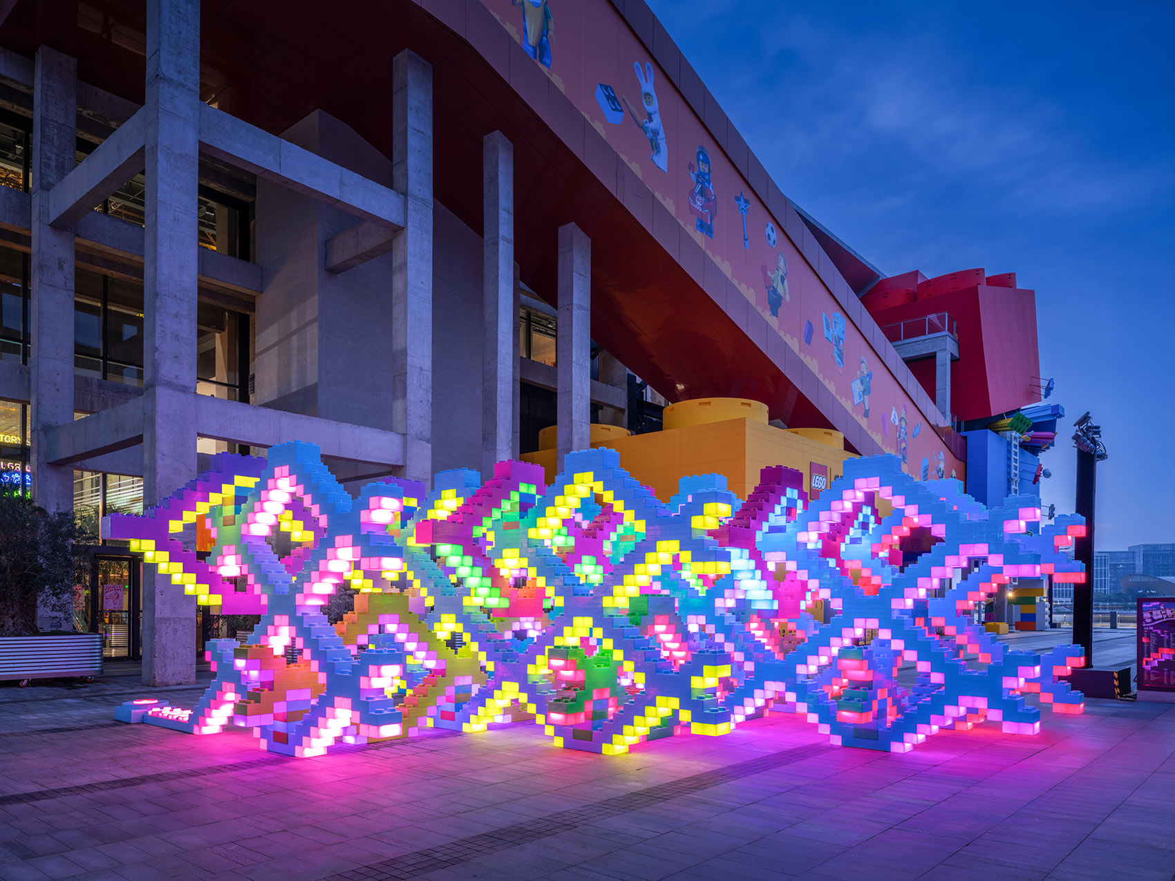 乐高® “世界玩乐节” – 《织光乐园》公共艺术装置丨中国上海丨大星吉子-11