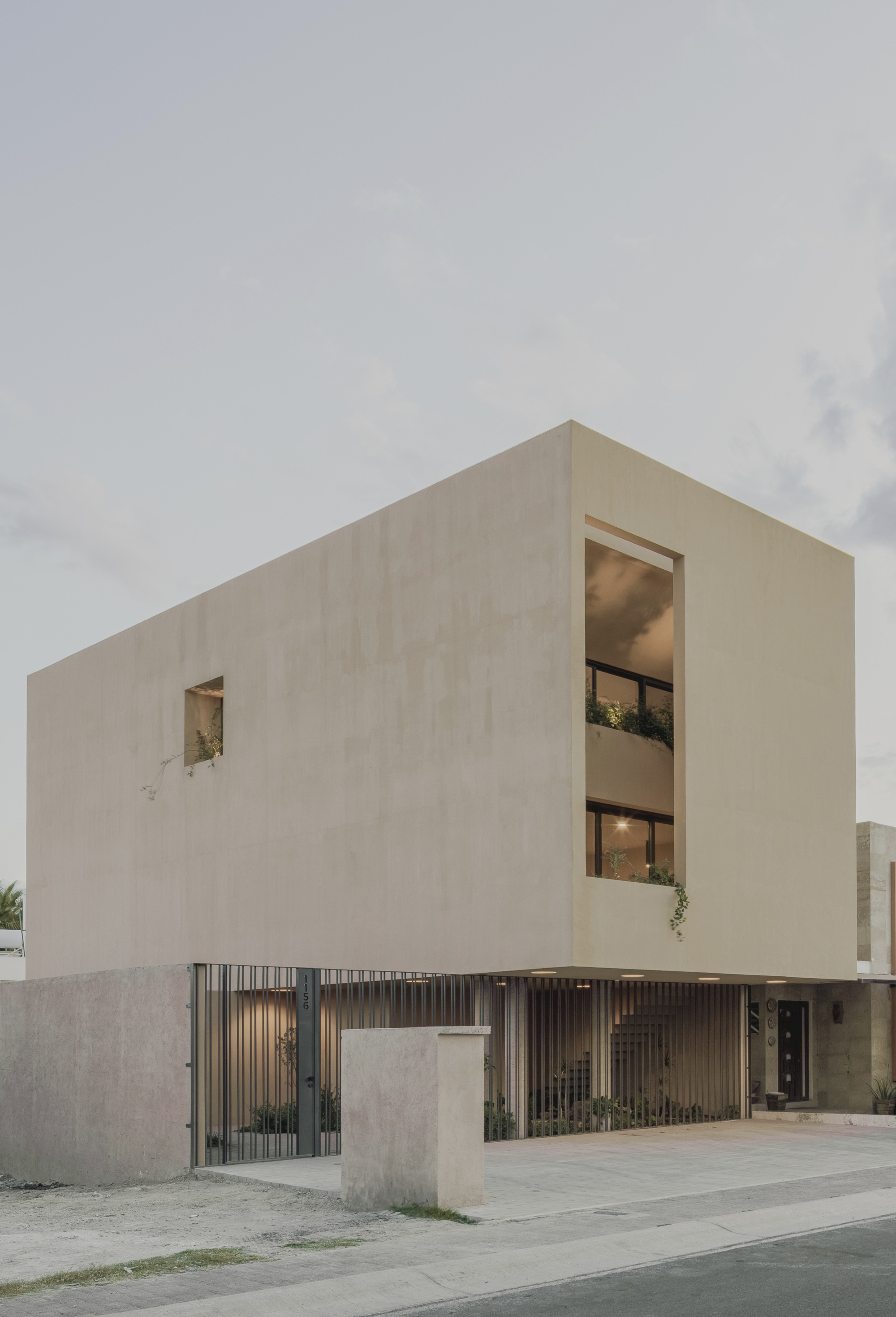 Aguilar House / Taller Segovia Molina-32